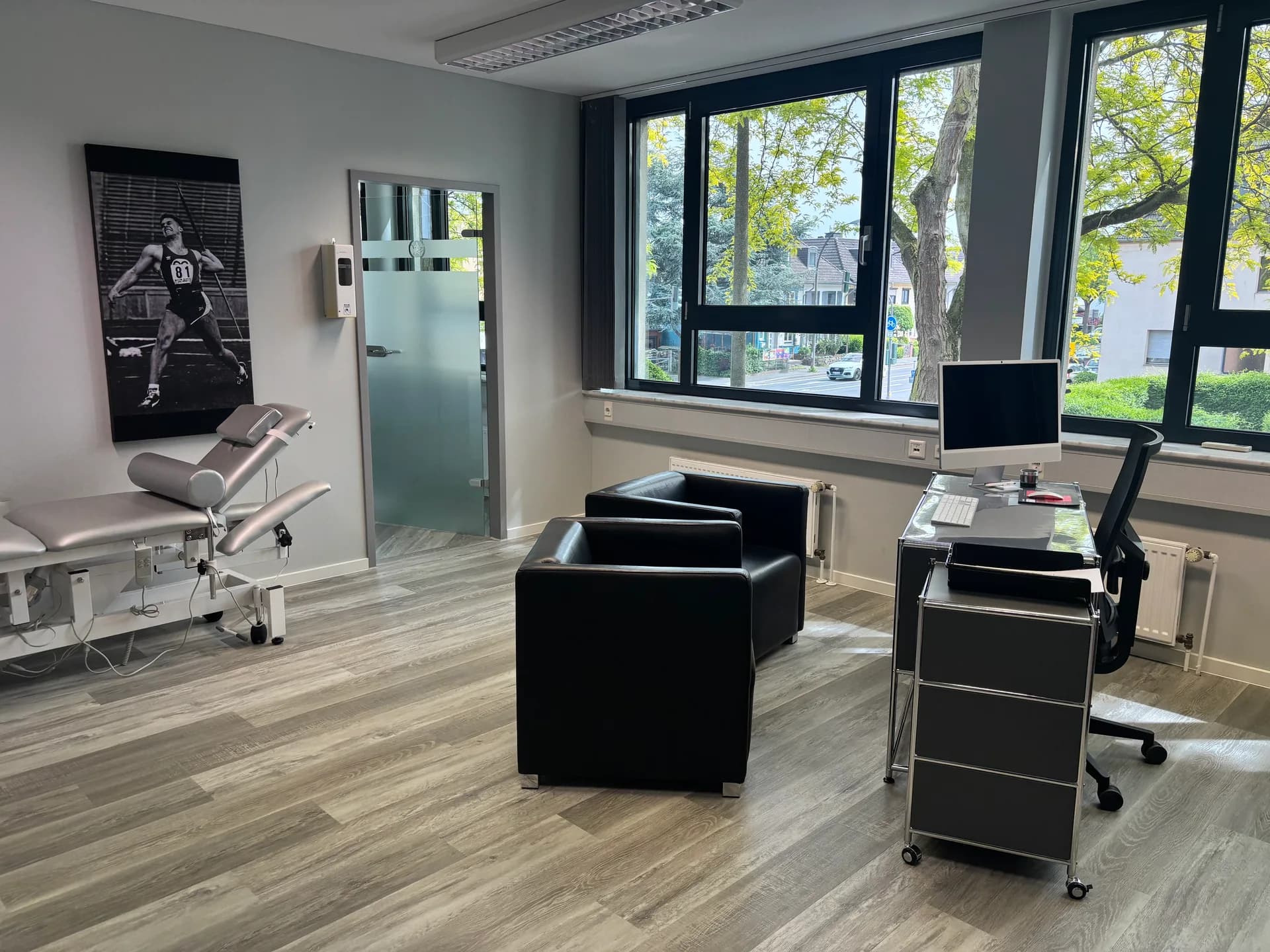 Behandlungsraum im EZZ Bonn — Privatpraxis für regenerative Orthopädie und Sportmedizin